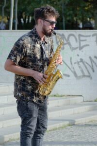 うつや不安を抱える人が公共の場でどうするべきか？